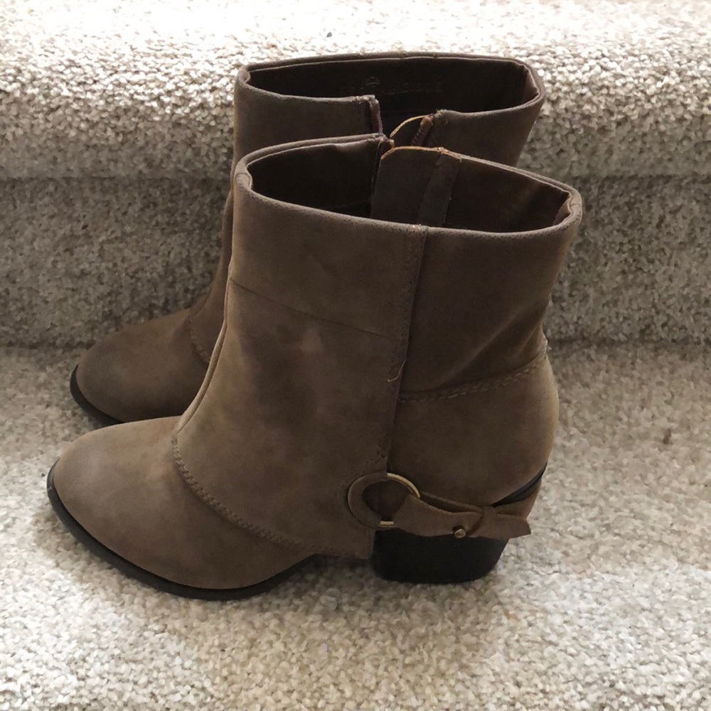 Fergalicious size 7 high heel boots